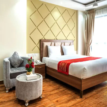 OYO Townhouse 156 Rose Hotel Apartments Отели в г. Эс-Сиб