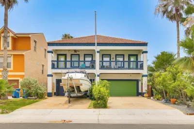 Steps to Beach Oceanside Townhome with Heated Pool