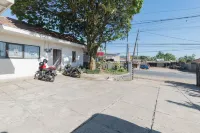 레드도어즈 샤리아 - JL 라야 수카부미 Sukalarang 호텔