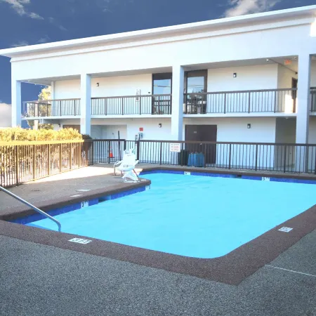 Clarion Pointe Statesville
