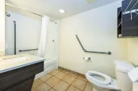Grand Park Hotel & Suites Downtown Vancouver, Ascend Hotel Collection Отели в г. Ванкувер