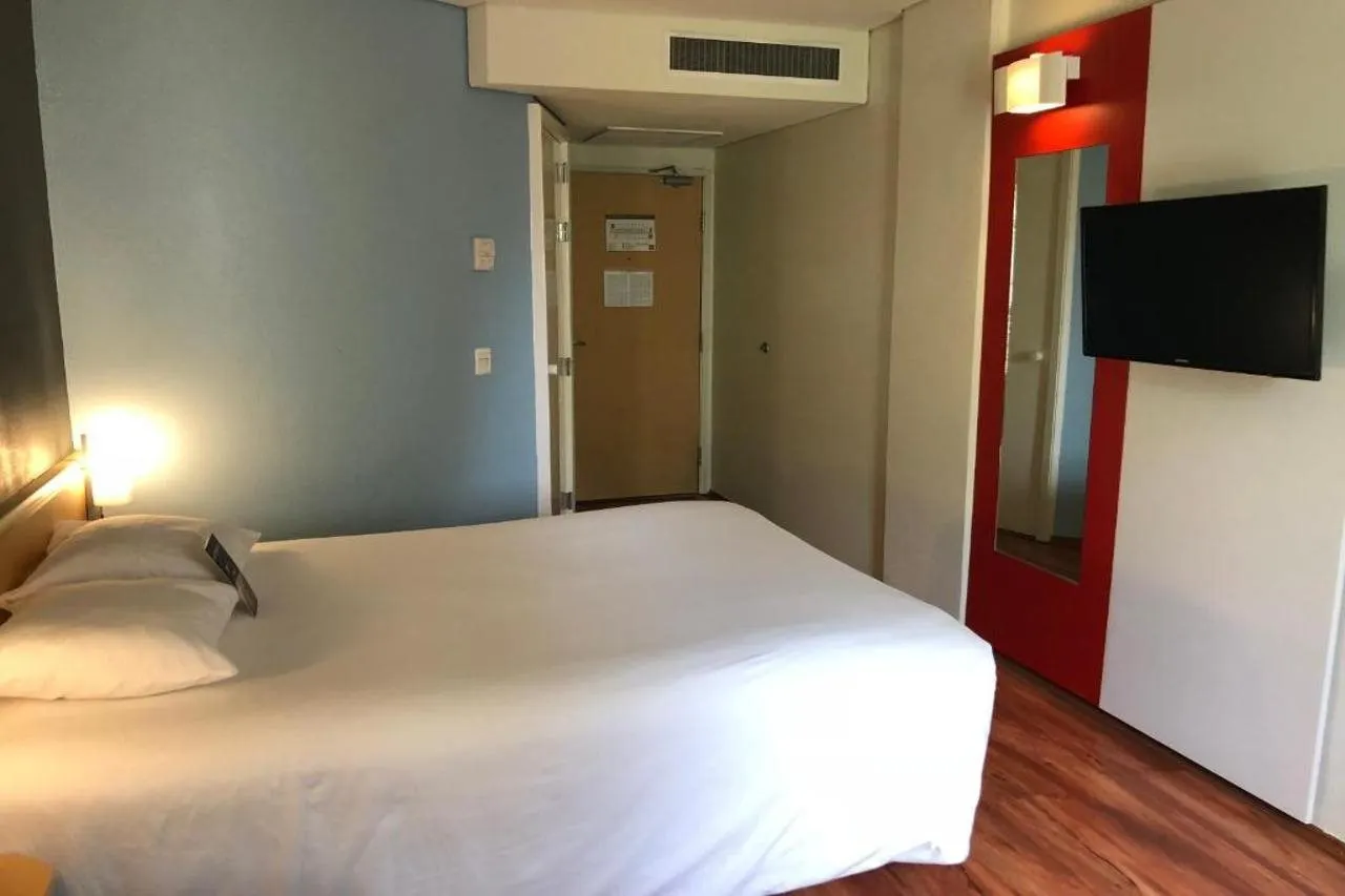 Ibis Monterrey Valle Номера Photos