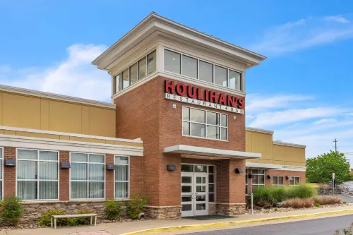DoubleTree by Hilton Front Royal Blue Ridge Shadows Hotels in Warren County