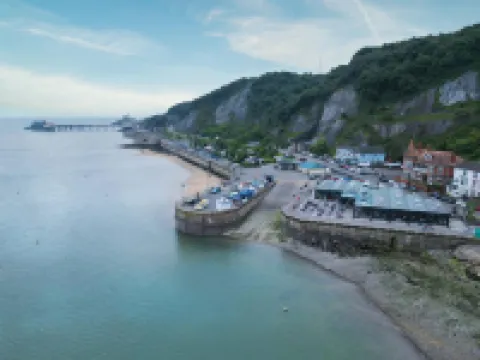Overland Road – 4 Bedroom House – Mumbles Hotels in Mumbles