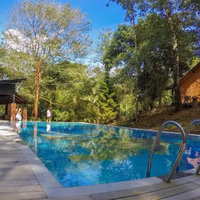 Silent Creek Resort Отели рядом с достопримечательностью «Водопады Соочипара»