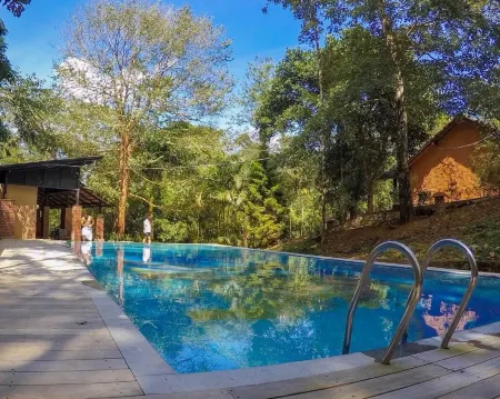 Silent Creek Resort Отели рядом с достопримечательностью «Kakkadampoyil.hills view vythiri»