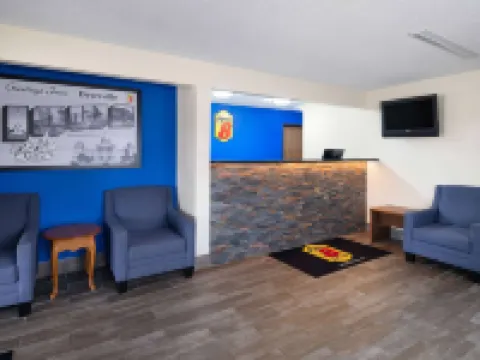 Super 8 by Wyndham Dyersville Near Field of Dreams Hotels in Dubuque County