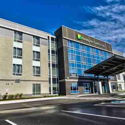 Holiday Inn Express & Suites Vaudreuil - Dorion Hotel Exterior