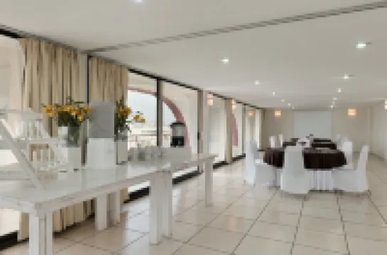 Ramada Plaza by Wyndham Leon