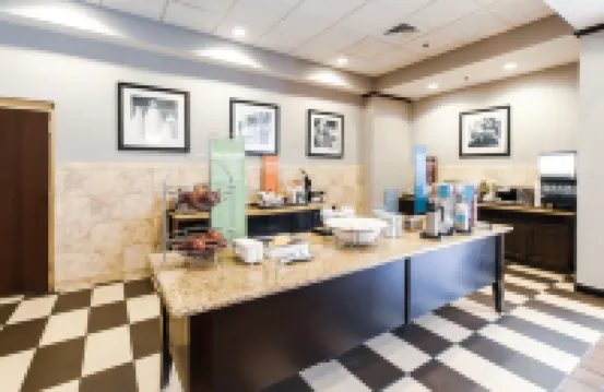 แฮมป์ตัน อินน์แอนด์สวีทส์ แฮมป์ตันโคฟ โรงแรมในฮันต์สวิลล์