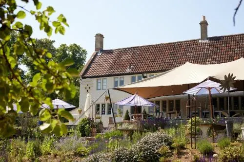 威特血斧康比草坪旅館