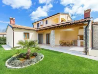 Villa in Kma?I?I with Private Pool