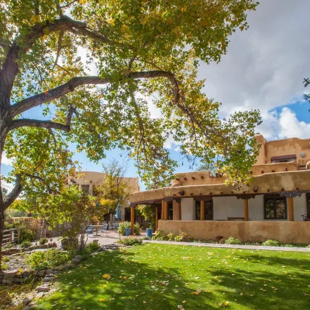 Inn on la Loma Plaza
