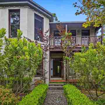 Gunyha Hotel Exterior