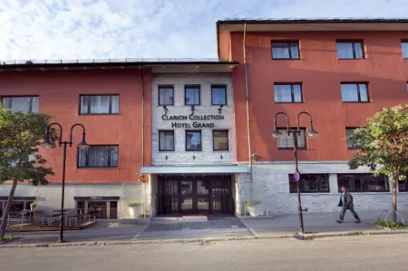 Home Hotel Grand Bodø Отели рядом с достопримечательностью «Bodo Domkirke»