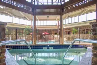 Holiday Inn BLMGTN ARPT SOUTH - MALL AREA by IHG - Pools