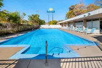 Days Inn by Wyndham Dubuque - piscine