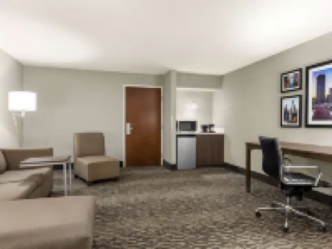La Quinta Inn & Suites by Wyndham Newark - Elkton Hotels in Elkton
