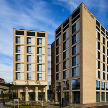 Courtyard London City Airport Hotel dekat Bandara London