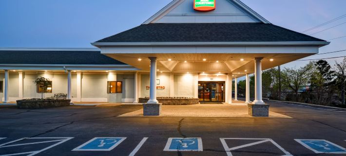 Courtyard Cape Cod Hyannis Hotele w: Barnstable