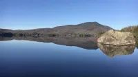 Adirondack Great Camp style home on beautiful Blue Mountain Lake - Homestays
