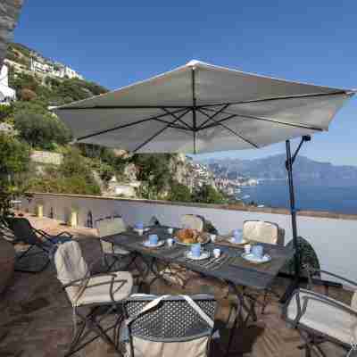 VILLA LE MIRAGE Dining/Meeting Rooms