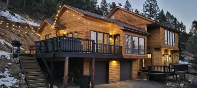 The Good Life Mountain Home - Red Rocks w/ spa Hotels near The Buffalo Bill Museum and Grave