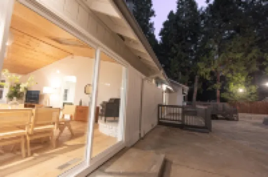 Modern Mountain Retreat - Wineries, Lakes, Nature