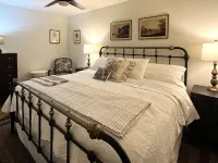 Charming Village Cottage Hotels in Hartwick