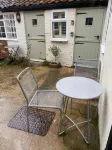 Beautiful luxe coastal cottage - 5 mins walk to town & beach. Dogs welcome.