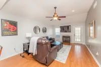 Charming 2-bedroom, 2bath home in lovely Hammond