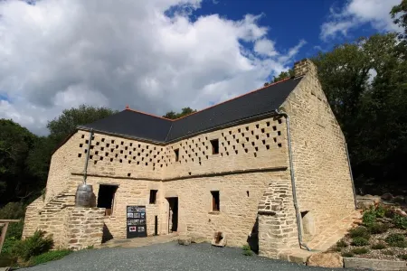 Marine gîte, ideal for a couple, between land and sea