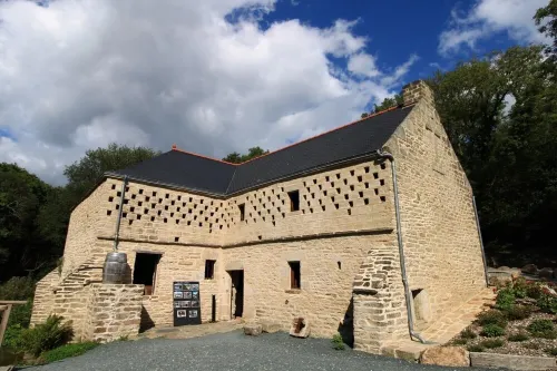 Marine gîte, ideal for a couple, between land and sea