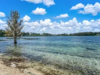 Come enjoy beautiful Lake Isis Cottage. Các khách sạn ở Avon Park