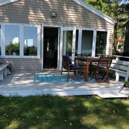 Bright and Cheerful Lake Front Beach Cottage