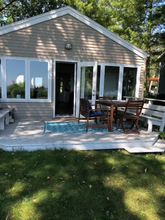 Bright and Cheerful Lake Front Beach Cottage