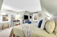 Hot Tub~Theater~Game Room~Historic Home~5 Min to Acadia Park~Dogs  Welcome