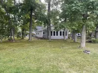 Cozy, quiet cottage on beautiful lake 30 minutes from Ann Arbor