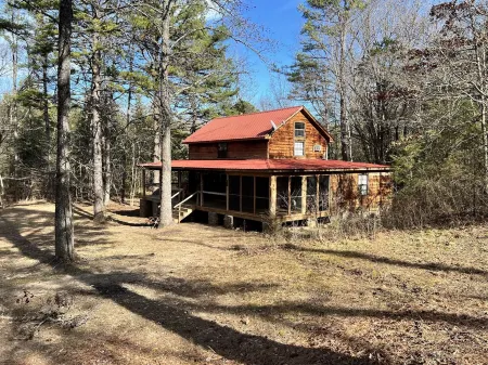 Mountain View Creekside Cabin on 12 Acres.