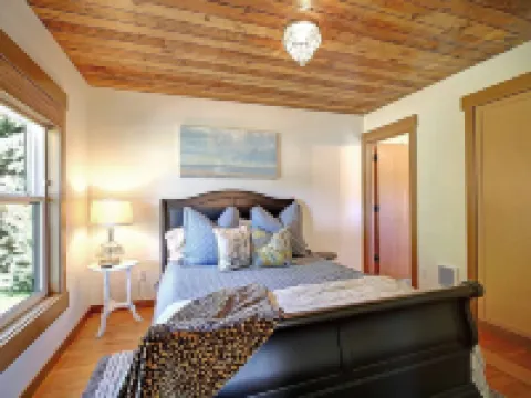 Historic Camano Island Farmhouse - Fully Restored Hotels in Camano