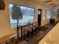 Newly renovated spacious private farmhouse 5 min from lake.