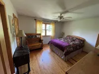Giggles on Torch Lake - cozy lakefront cabin w/BRAND NEW furniture and hot tub