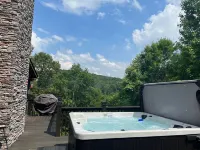 L&D Mountain Retreat Cabin far from the Hustles and Bustles of the City