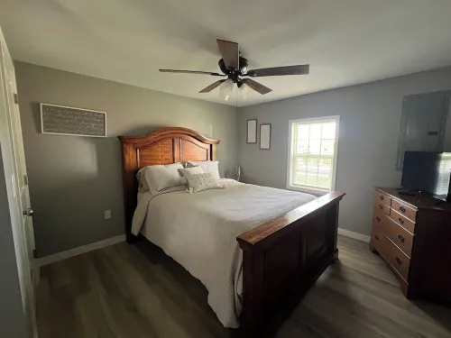 Cozy 2 bedroom/2 bath house located near lake with lots of privacy and parking!