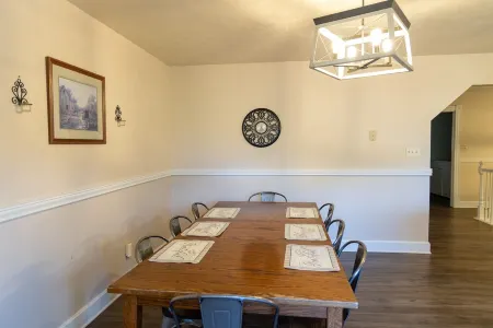 Sunridge Retreat is a secluded cabin in Luray, VA for large family and friends