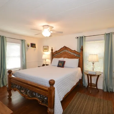 'Got Rocks' 1 acre on Watauga River, Gazebo, Flat yard, Close to Golf Courses Ξενοδοχεία στην πόλη Watauga