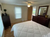 Pet friendly, hdtv°Fireplace°Netflix°Backyard