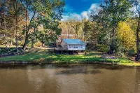Riverfront Cabin ★ Views ★ Quiet ★ Fishing ★ Kayak