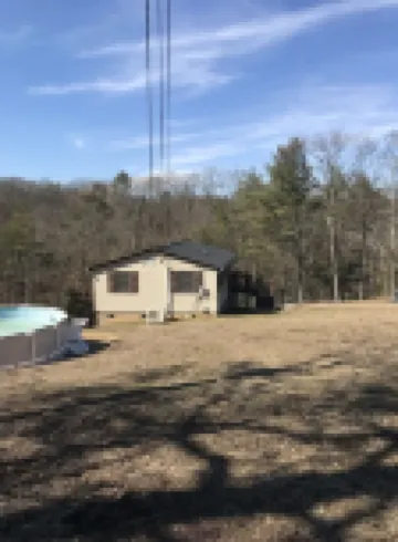 Lake House w/ Pool and King Bed, Fishing - Dogs OK 瓦利酒店