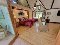 1660 Guest House; Waterfall, Creek, Large Deck, Fire Ring